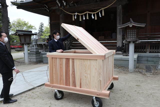 ことしの三条祭りで神輿を載せて運ぼうと製作した台車