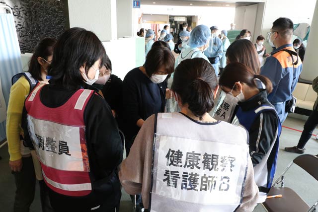 加茂文化会館でで行われた新型コロナウイルスワクチン集団接種の模擬訓練