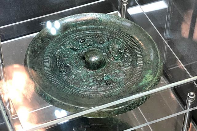 副葬品の四獣鏡