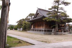 14日午後2時過ぎになっても静かな境内