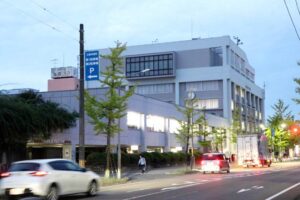 職員の感染がわかった三条市役所三条庁舎