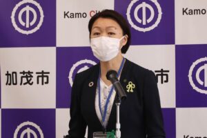 会見する藤田加茂市長