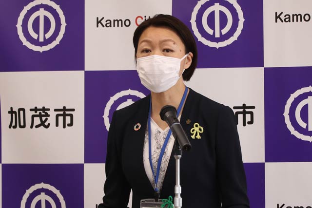 会見する藤田加茂市長