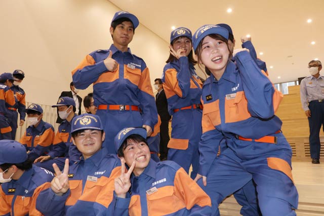 発足した三条市消防団の学生消防隊「fifi」