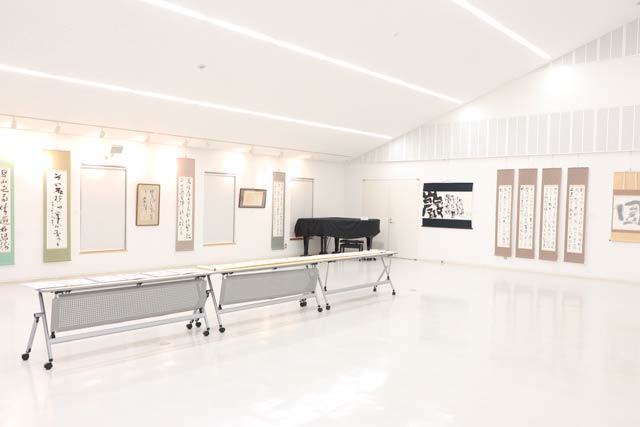赤塚松奎・神保彩水・角田笛水三人展の会場