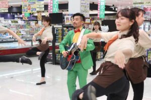 クマガイマコト『レジを打つ女』のPV撮影 チャレンジャーが協力