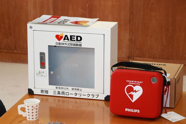 寄付したAED