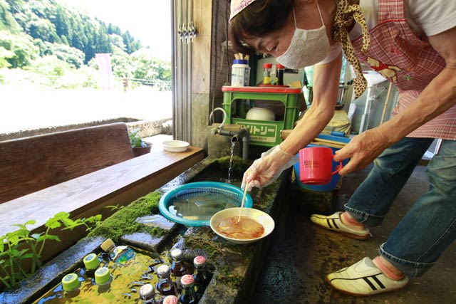目にも涼しい加茂市・善作茶屋のところてん