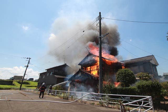 左手に中ノ口川