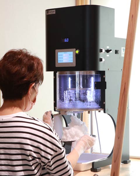 ふわふわかき氷を生み出すサカタ製作所の「ICE FLAKE」を導入