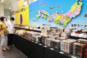 燕三条じばさんお盆フェアの全国ご当地カレー&ラーメンフェア