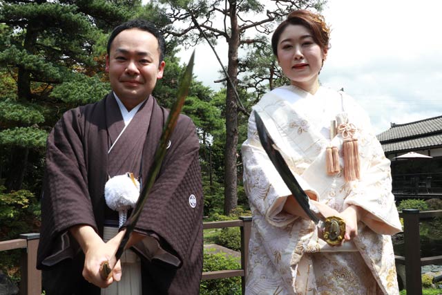 夫婦並んでポーズ