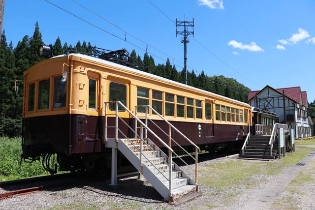 冬鳥越スキーガーデンに保存展示する鉄道車両「モハ1」