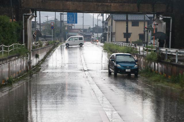 燕市野中才の通行止めになった越後線のアンダーパス