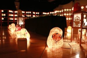 美人の湯で開かれている「小京都を楽しむ会 AKARIBA」