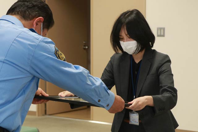 第四北越銀行吉田支店の職員新保稚子さん