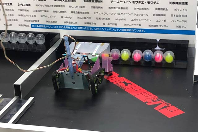 競技中のロボット