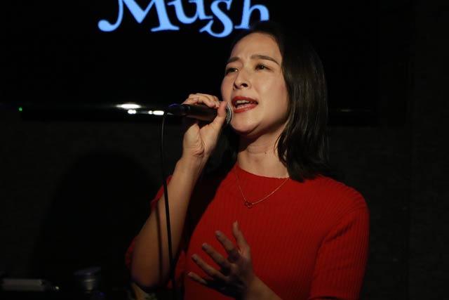 mimiさんのライブにサプライズ出演した本間愛花さん