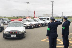 「新潟県犯罪のない安全で安心な街づくり旬間・全国地域安全運動」初日に燕署が防犯ボランティア団体と協働して合同パトロール出発式