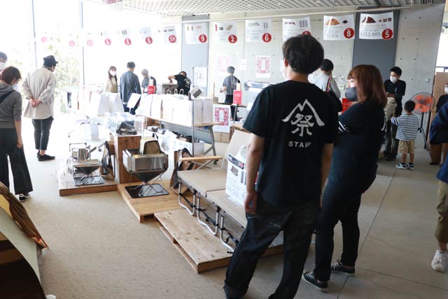 本社内ではB級品抽選販売やアウトレット販売