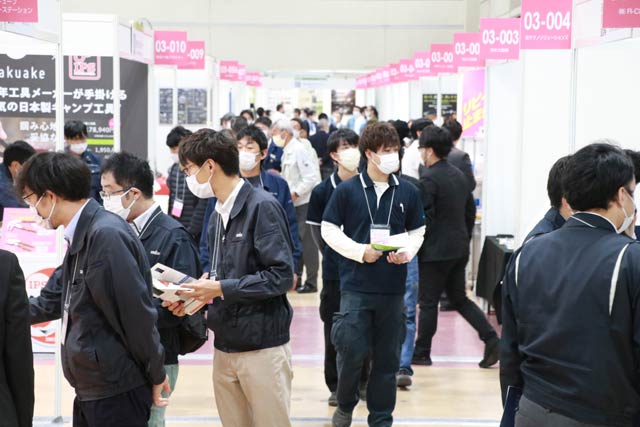 来場者でにぎわう会場