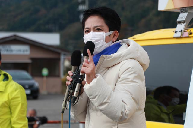 菊田氏の応援演説を行う蓮舫氏
