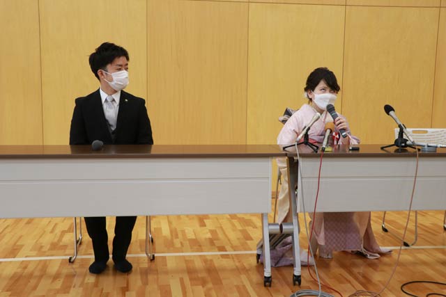 記者会見