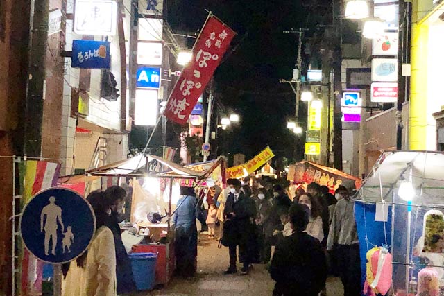 2年ぶりに露店が並んだお取越の本寺小路