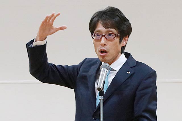 講演する竹田さん