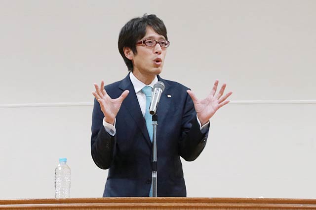 講演する竹田さん