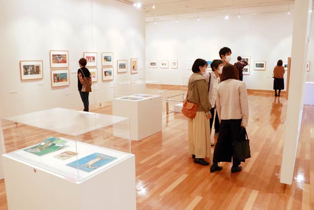 長岡市栃尾美術館で開かれている「日本デビュー20周年記念 リサとガスパールのおもいで展」