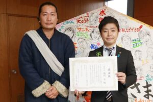 一般社団法人LOVE FOR NIPPON代表理事の広末順さん(左)と滝沢亮三条市長