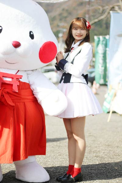 1日弥彦観光PR大使に委嘱された諸橋姫向さん