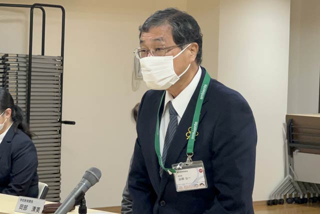冒頭であいさつする山田公一教育長