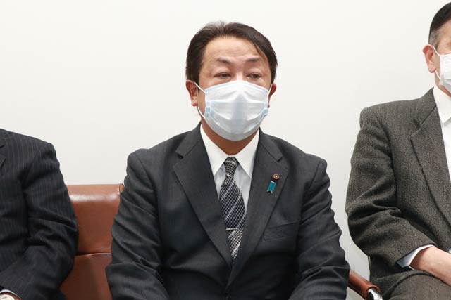 堀氏