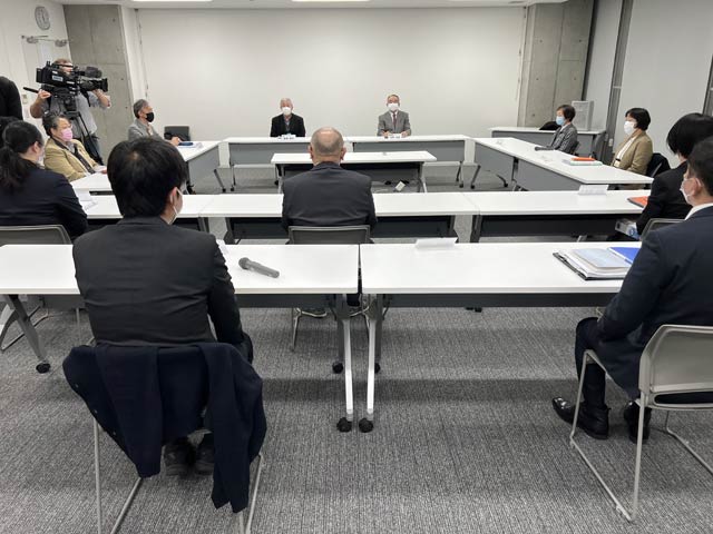 21日開かれた燕市いじめ防止対策等専門委員会
