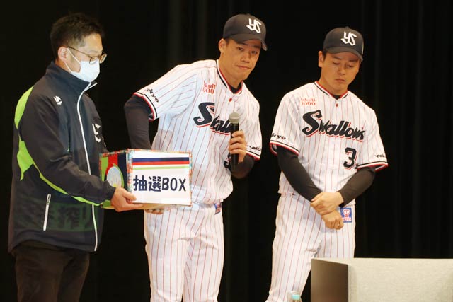 サイン色紙の抽選会
