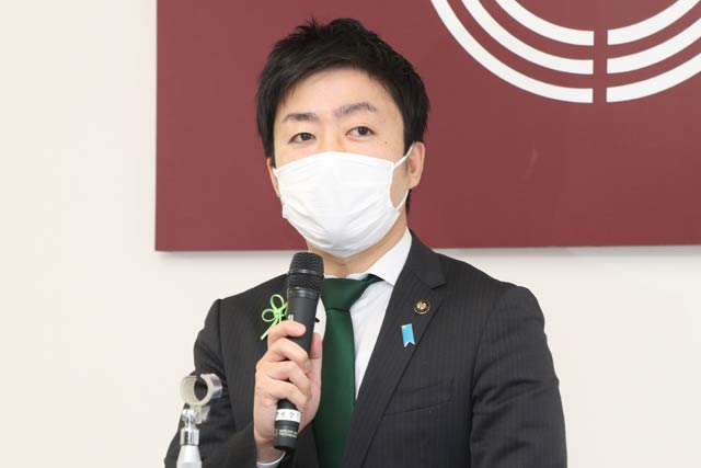 年末のあいさつをする滝沢市長