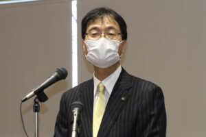 年頭の訓示を行う鈴木燕市長