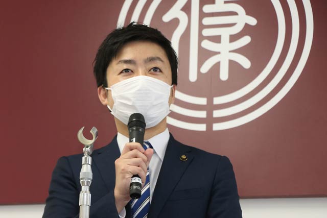 年頭のあいさつを行う滝沢市長