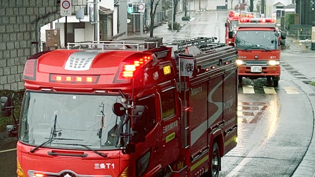 三条市消防出初め式の市中パレード