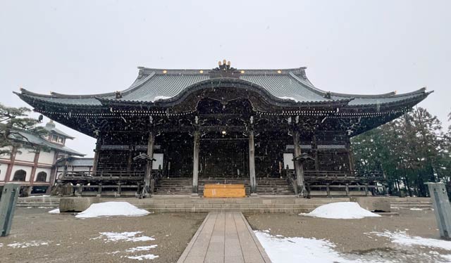 ことしは2年ぶりの鬼踊りが行われる本成寺