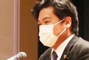 1月4日の燕市新春賀詞交換会であいさつする鷲尾氏
