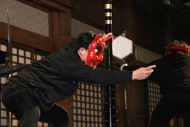 本成寺鬼踊り奉賛会が鬼踊りに向けて練習