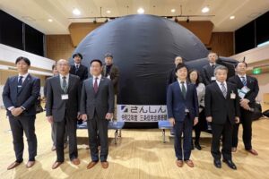 三条信用金庫が三条市に寄付した1,000万円で図書館等複合施設「まちやま」に設置する移動式プラネタリム