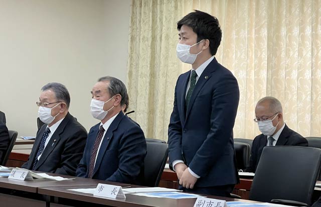滝沢亮三条市長