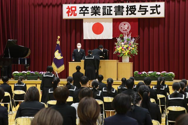 三条市立第二中学校で行われた卒業式