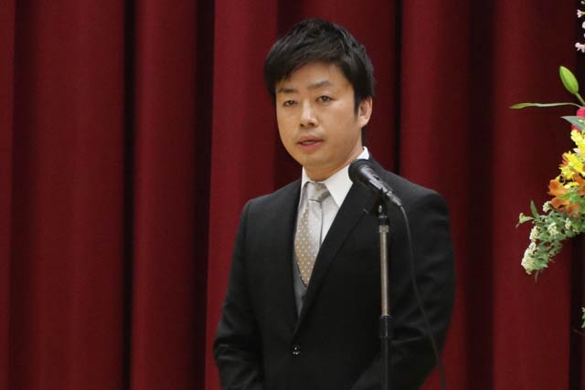 祝辞を述べる滝沢市長
