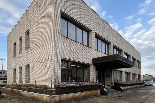 三条市医師会准看護学院を置く三条市医師会館