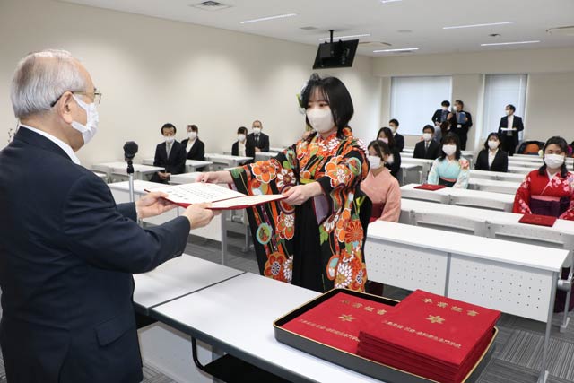 卒業証書授与